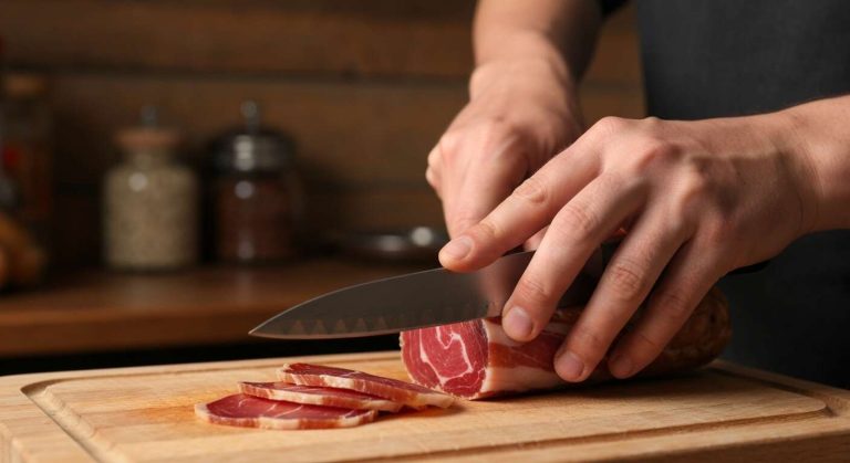 Comment couper un jambon cru comme un pro ?